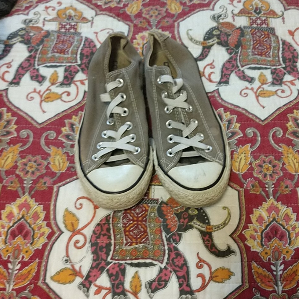 Converse all-stars size 6 woman